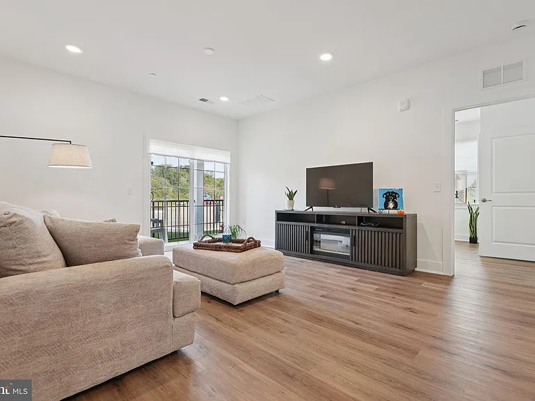 5104 Mary Ashby Way — Photo 3