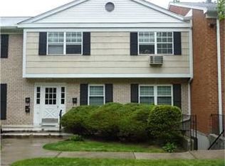304 Parkside Dr, Suffern, NY 10901