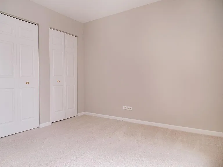 251 Old Oak Ct W — Photo 18