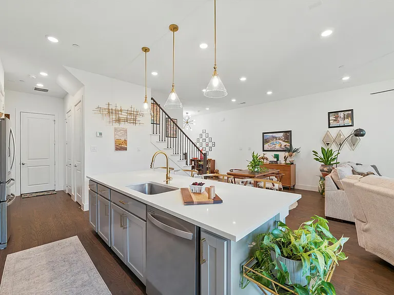 1078 Maverick Dr — Photo 16