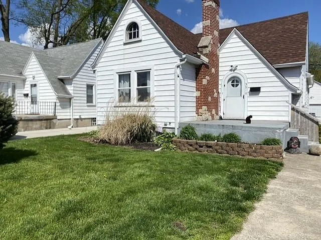 3916 Old Riverside Dr photo 1