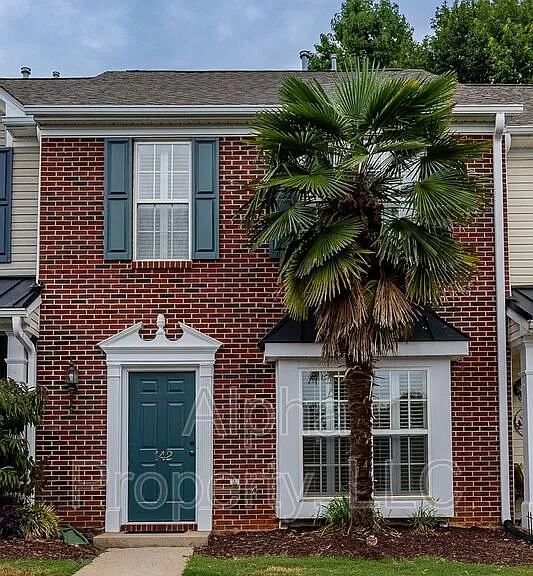 142 Spring Crossing Cir — Photo 1