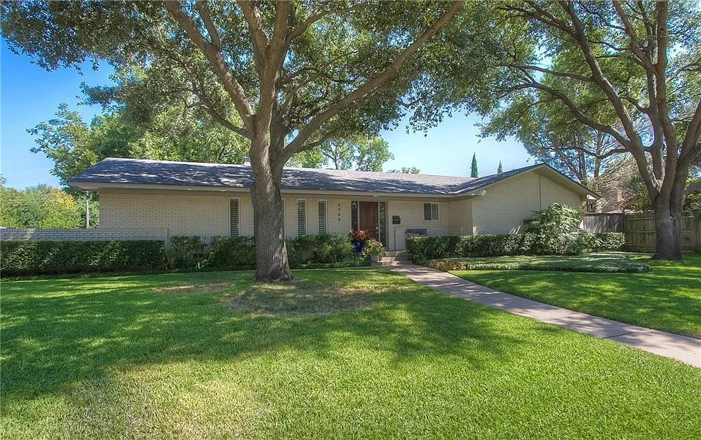 Beautiful Home in Tanglewood — Photo 2