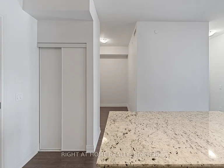10 Meadowglen Pl — Photo 25