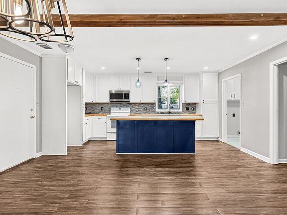 3rd image of 7718 Knollview Dr