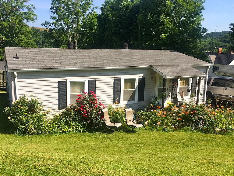 373 Cedar St — Photo 13