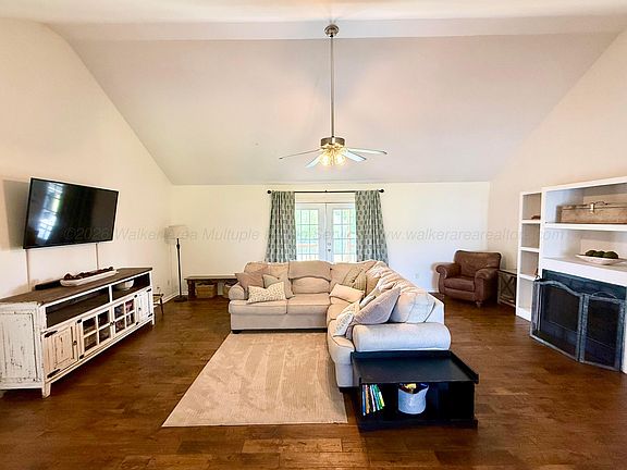 2nd image of 123 W Wolf Rd