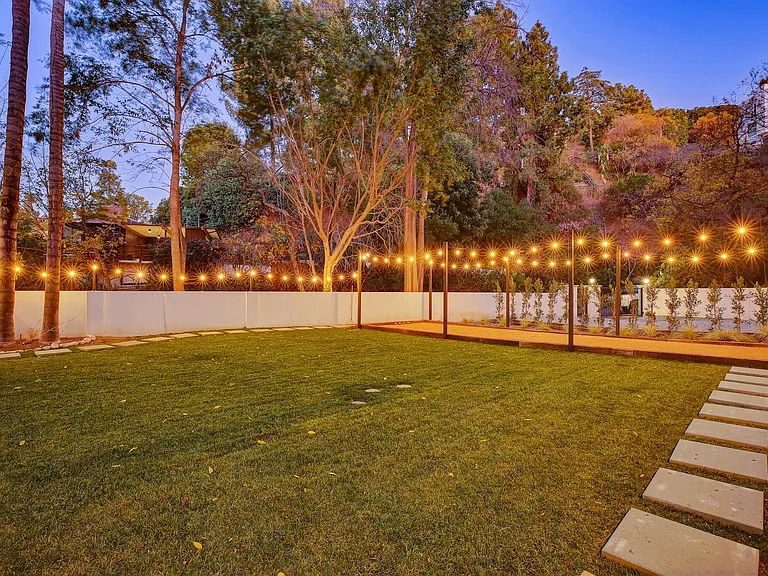 2570 Nichols Canyon Rd — Photo 39