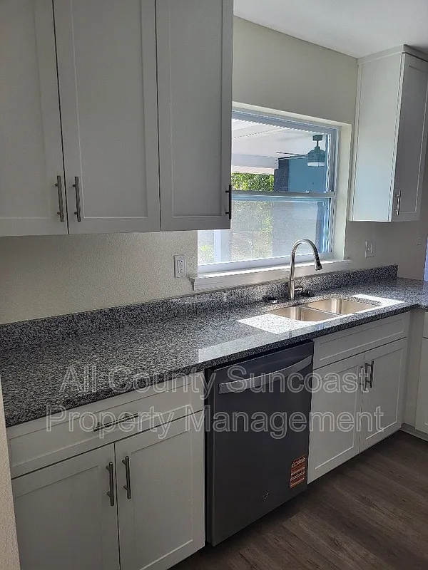 3 bed, 2.0 bath, $2,595 — Photo 4