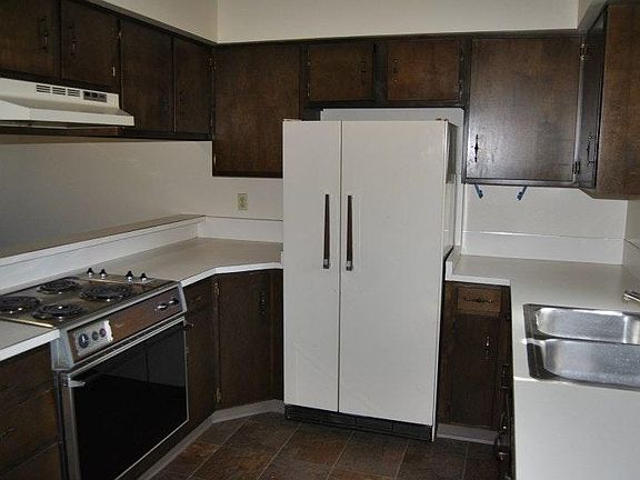 5th image of 822 Whittier Cir