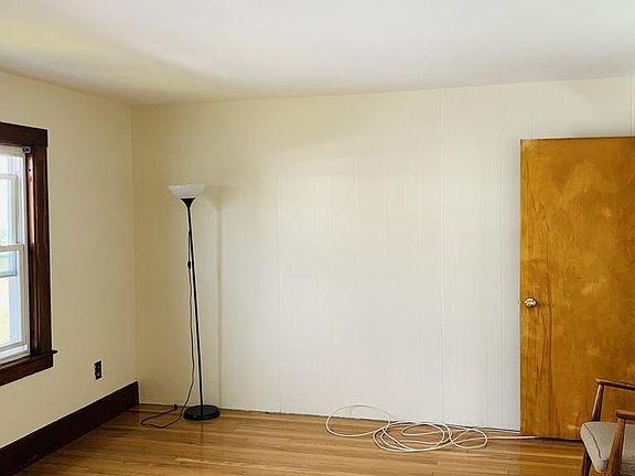 5th image of 30 Saint John Ave #2