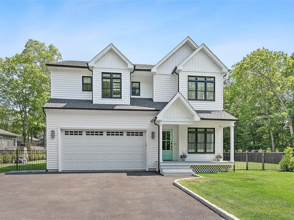 55 Squires Avenue, East Quogue, NY 11942