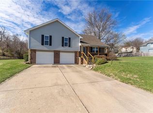 2512 SW Clinton St, Oak Grove, MO 64075