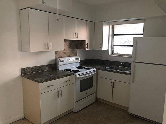 5th image of 1090 NW 27th Ct