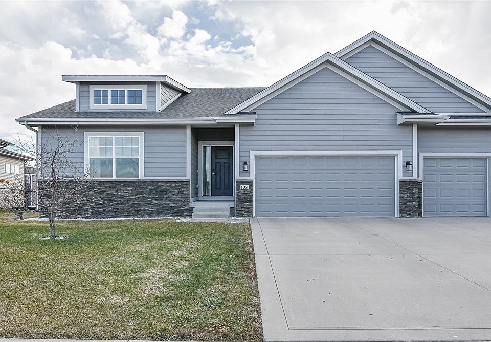 1st image of 107 Tailfeather Dr NE
