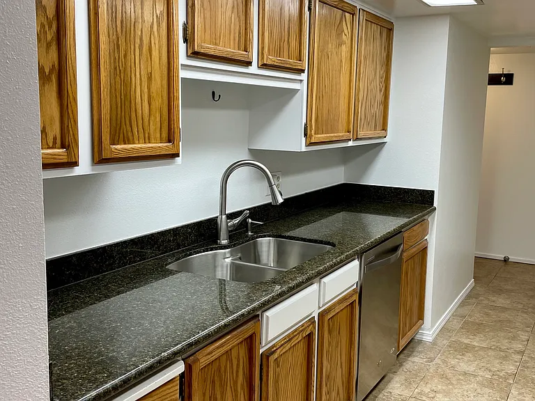 600 SE Marion St #505 — Photo 10