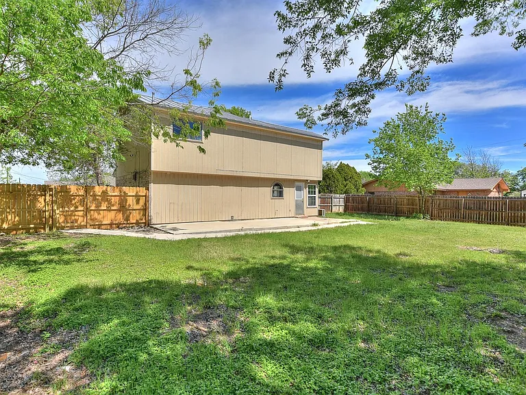 1202 Southwalk St — Photo 26