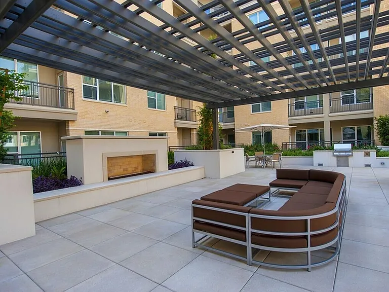 Pool Lounge
