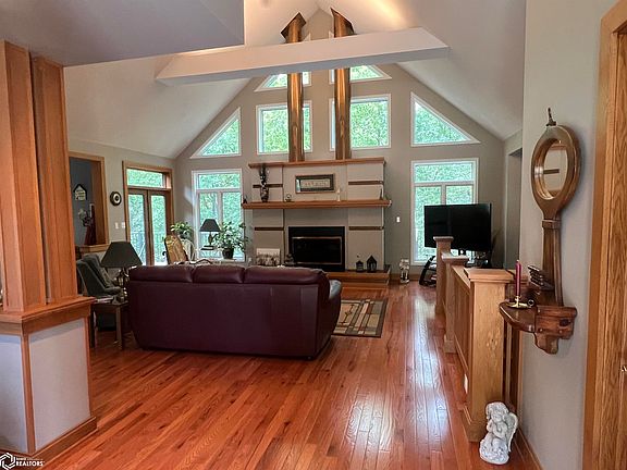 4th image of 1500 Dogwood Dr