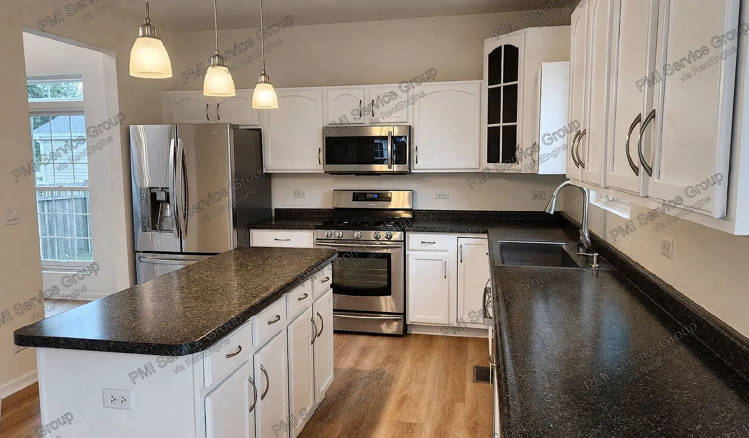 3 bed, 3.5 bath, 2519 sqft, $3,395 — Photo 2
