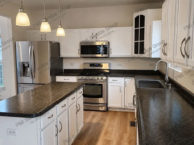 1523 Schumacher Dr — Photo 2