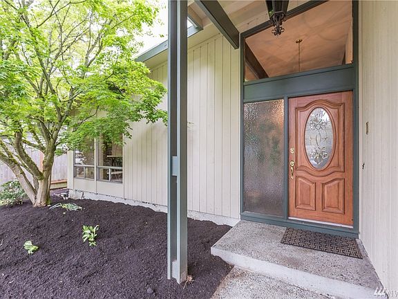 This house feels good.  Come on in.