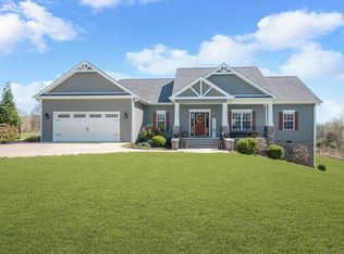 9 Luther Ln, Burns, TN 37029