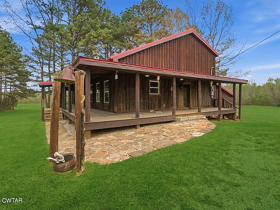 3rd image of 735 Beaver Canal Ln