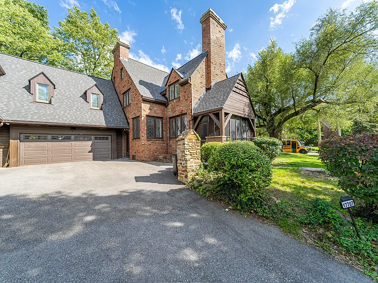 17707 Chagrin Blvd — Photo 2