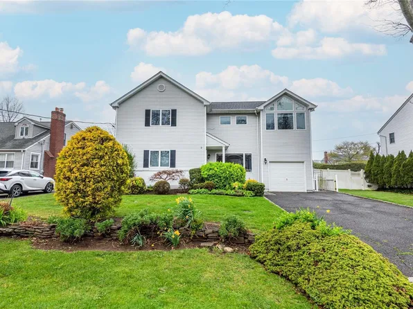 12 Willow Place, Glen Head, NY 11545