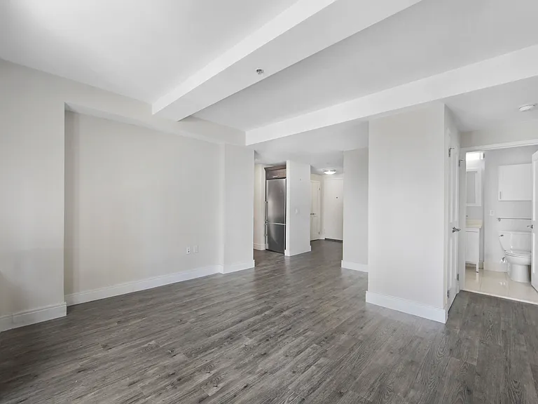 354 E 91st St #1004 — Photo 4