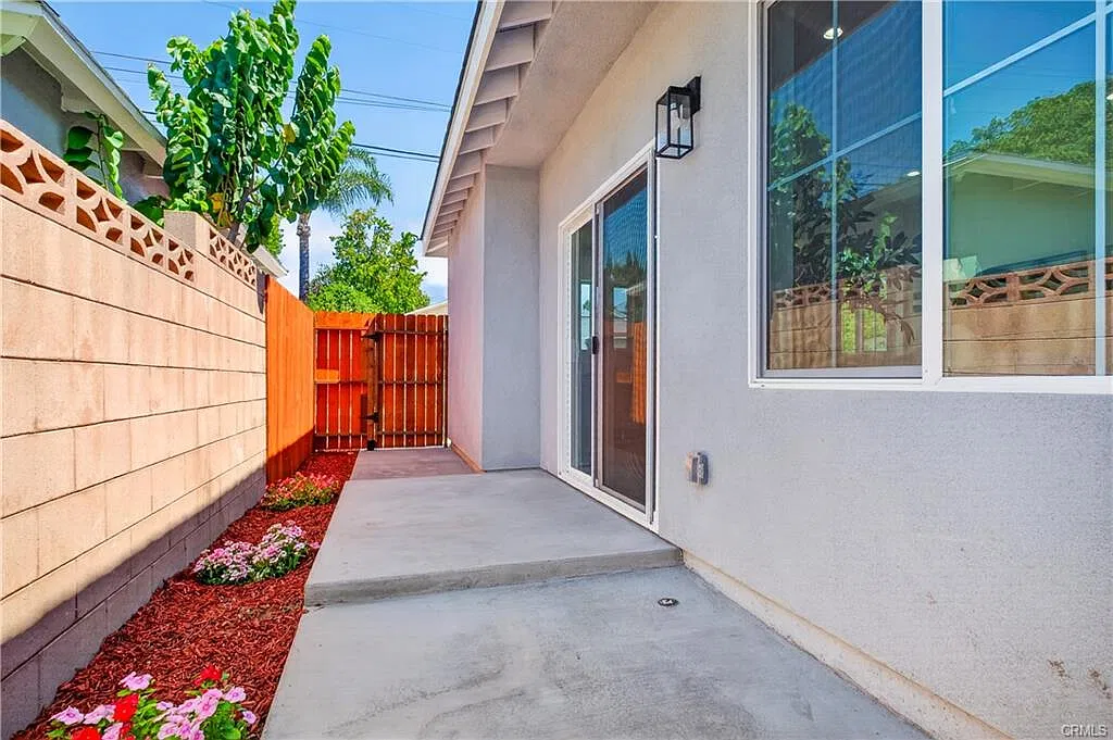3 bed, 996 sqft, $3,000 — Photo 3