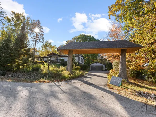 400 Crestview Rd, Fox River Grove, IL 60021