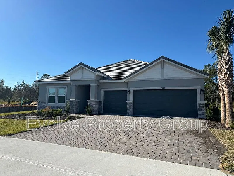 4 bed, 4.5 bath, 3267 sqft, $2,795 — Photo 1