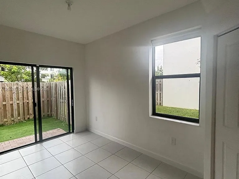 20964 NE 8th Ave — Photo 4