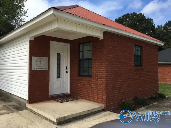 215 3rd Ave NW, Arab, AL 35016