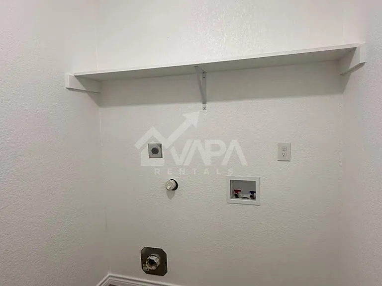 817 Meadow Br — Photo 17