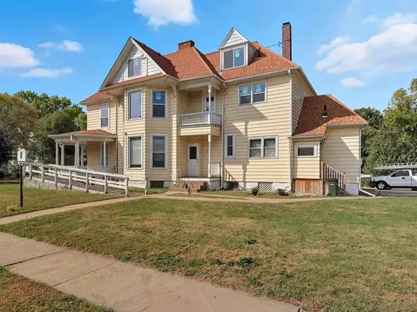 230 Kirkwood Blvd APT 4, Davenport, IA 52803