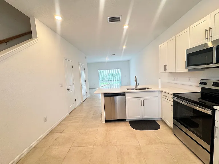8528 Daybreak St — Photo 5