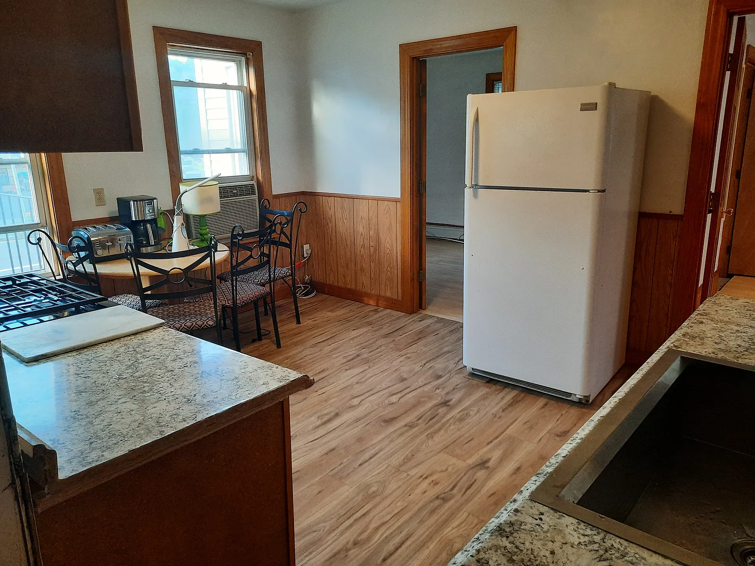 2 bed, 900 sqft, $3,300 — Photo 1