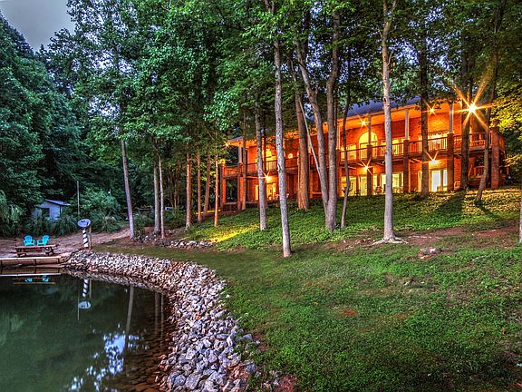 3rd image of 227 Hideaway Ln