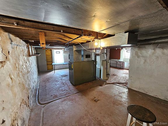 3rd image of 403 Holland St