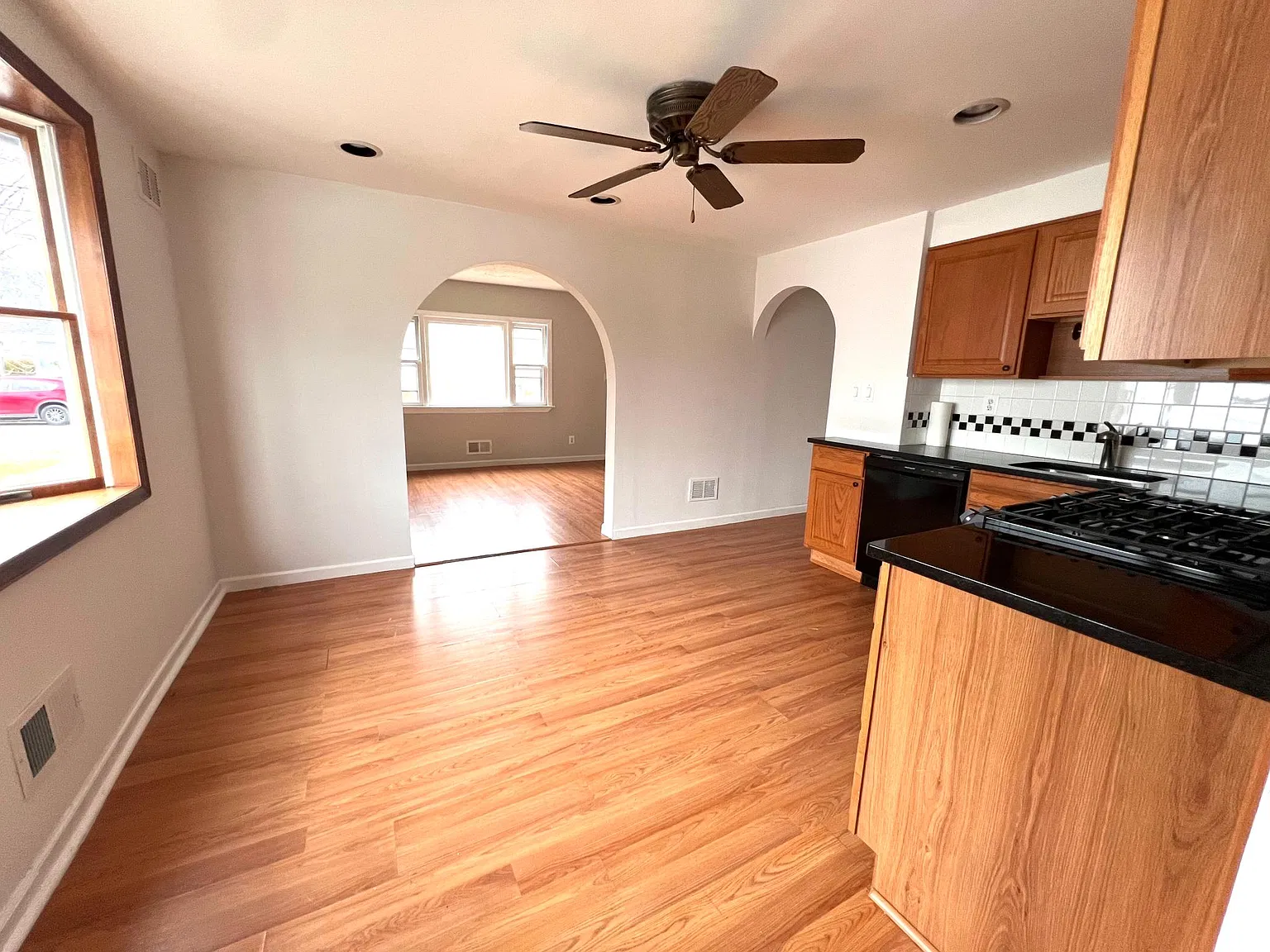 4 bed, $3,500 — Photo 3