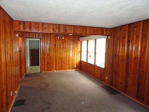 3rd image of 1727 Winfield Ave