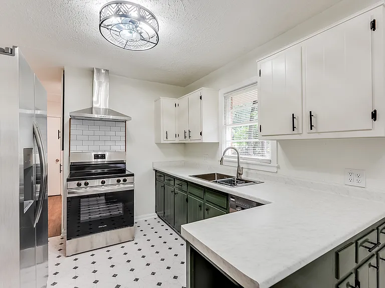 244 Mathews Cir SE — Photo 5