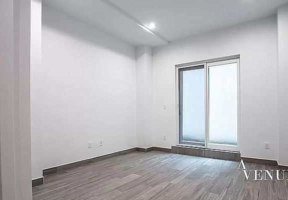 2nd image of 1265 Pacific St #4C
