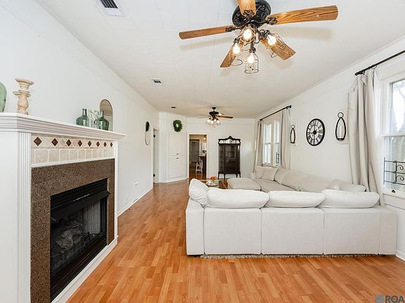 5th image of 137 4th St
