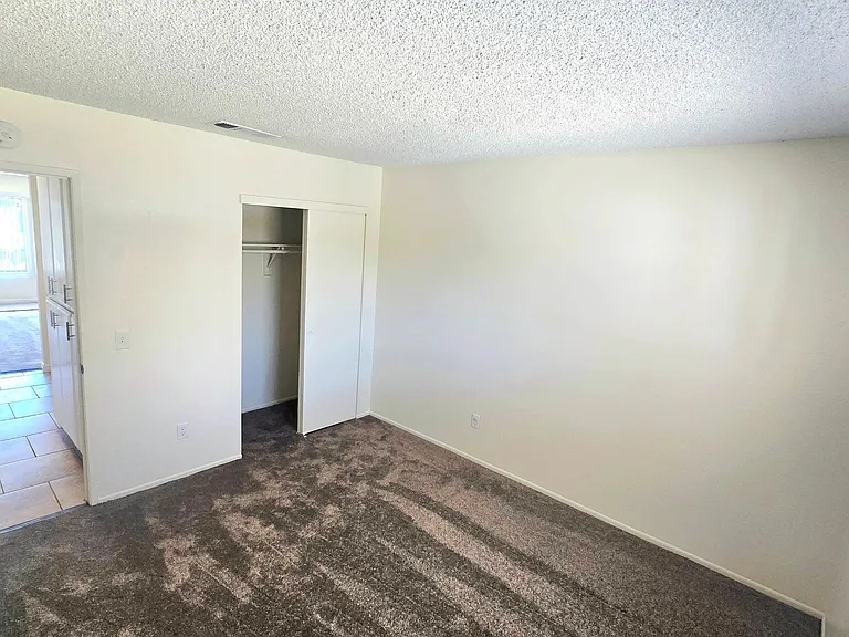 180 S Laurel Ave — Photo 13