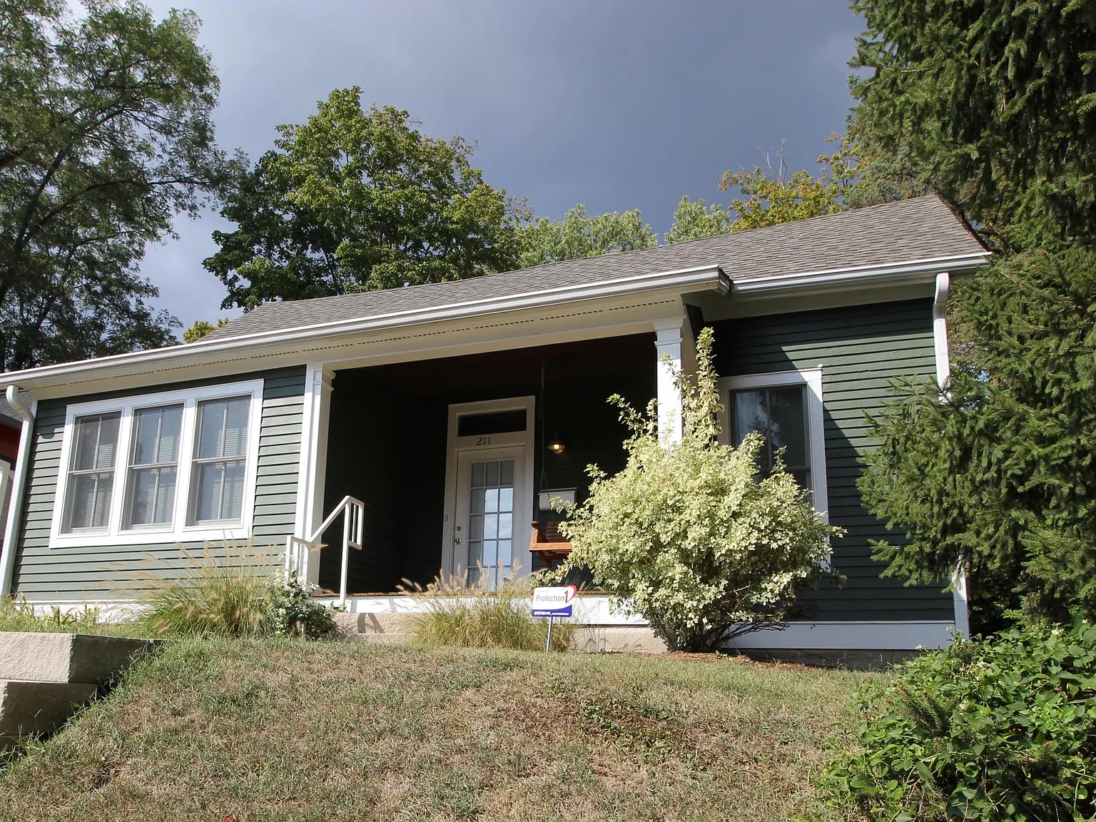 4 bed, 2054 sqft, $5,600 — Photo 2