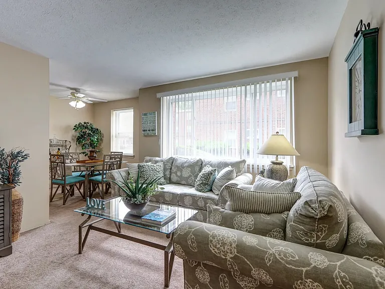 Ellacott Parkway Apartments — Photo 15